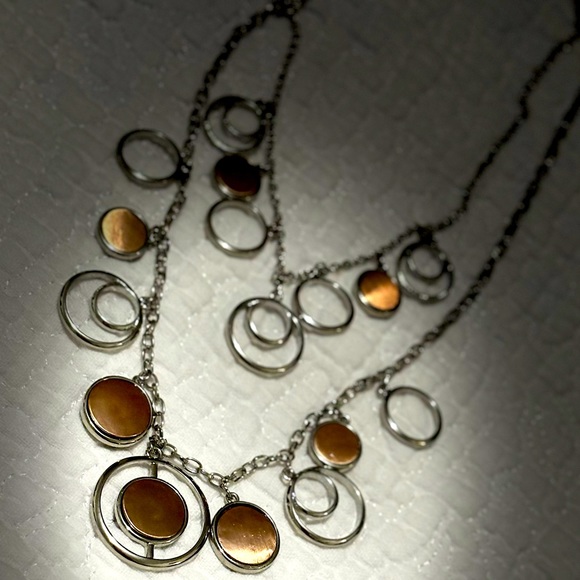 NWT!!! Metal multi circle charms two layer necklace - Picture 5 of 8